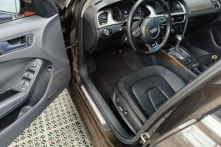 Used Audi A4L 2015 35 TFSI Automatic Comfort Model