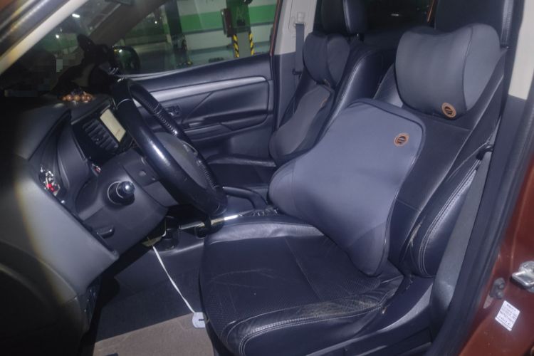 Used Mitsubishi Outlander 2013 2.4L Four-Wheel Drive Luxury Navigation Version 7 Seats
