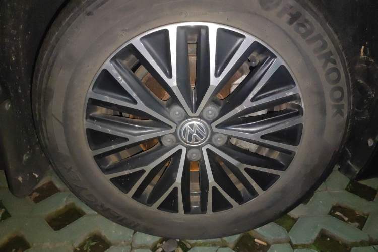 Used Volkswagen Sagitar 2021 280TSI DSG Comfort Connect Edition Right Front Wheel Hub