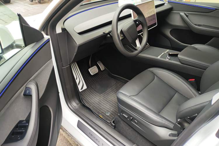 Used Tesla Model Y 2025 Rear-Wheel-Drive Version
