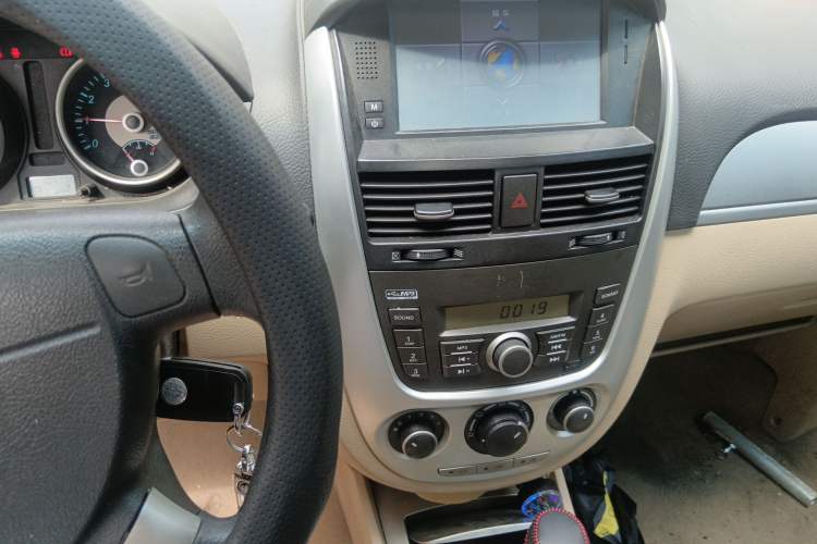 Used Buick Excelle 2013 1.5L Automatic Classic Model Audio And AC Panel