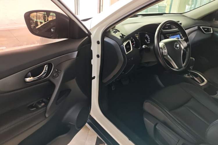 Used Nissan X-Trail 2016 2.0L CVT Smart Enjoyment Version 4WD
