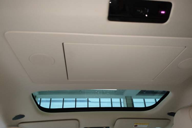 Used Li Auto MEGA 2024 Ultra Model
