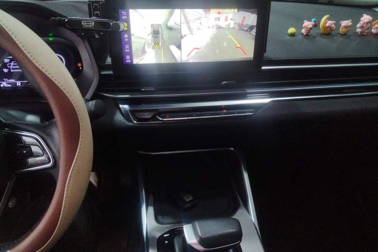 Used Geely Auto Emgrand 2022 4th Generation 1.5L CVT Luxury Model Audio And AC Panel