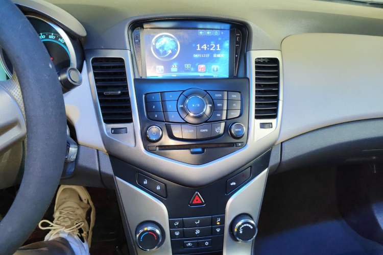 Used Chevrolet Cruze 2015 1.5L Classic SL MT Audio And AC Panel