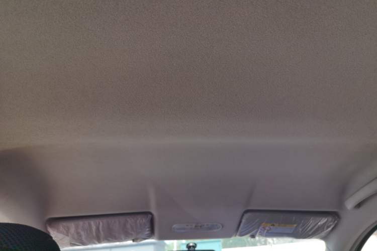 Used Venucia R30 2014 1.2L Manual Enjoyment Edition
