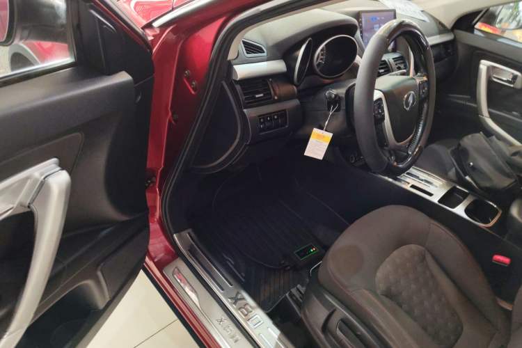 Used Bestune X80 2013 2.0L automatic comfort version
