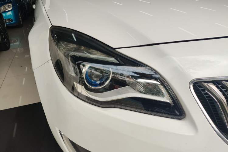 Used Buick Regal 2014 1.6T Fashionable Tech Edition Right Front Headlight