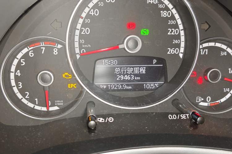 Used Volkswagen Beetle 2013 1.4TSI Luxury Model Odometer Close Up