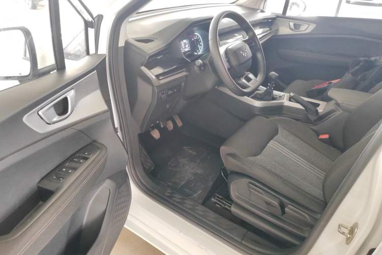 Used Wuling Jiachen 2022 1.5L Manual Enjoyment Elite Model
