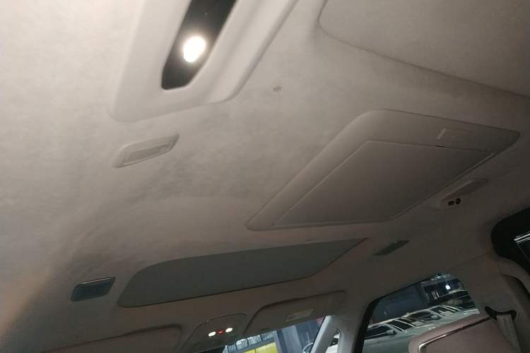 Used Volvo EM90 2025 Ultra Six-Seater