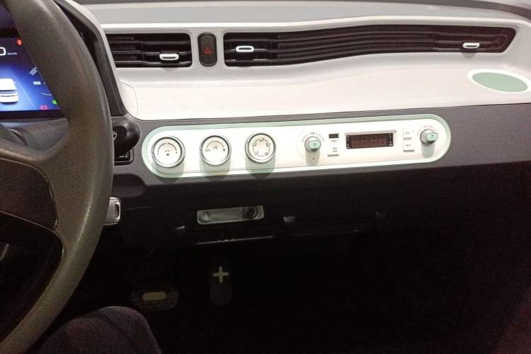 Used Wuling Hongguang MINIEV 2022 Macaron Premium Model – Lithium Iron Phosphate Audio And AC Panel