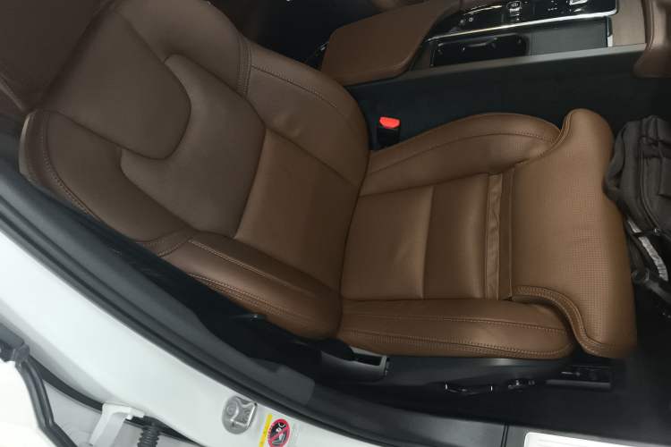 Used Volvo V90 2024 Cross Country B5 AWD Prestige Edition