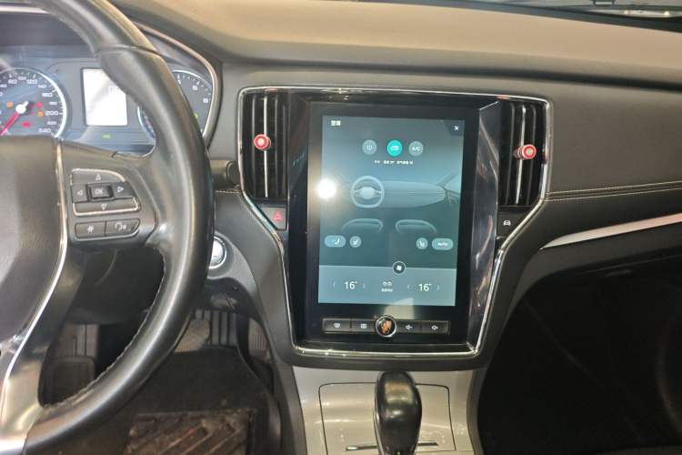 Used Roewe RX5 2018 20T Two-Wheel Drive Automatic Internet Smart Edition
