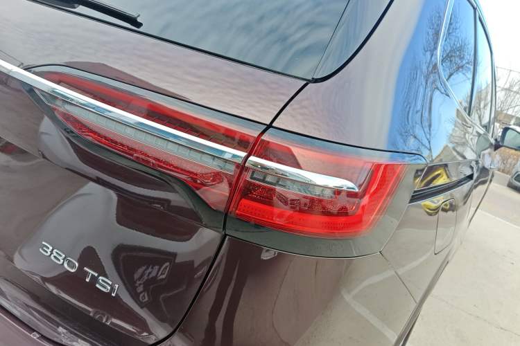 Used Volkswagen Viloran 2020 380TSI Prestige Edition
