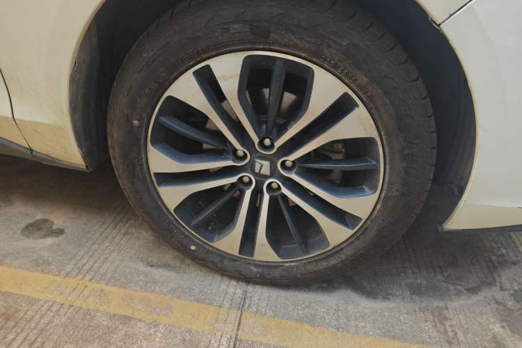 Used Baojun RC-6 2019 1.5T CVT 24-Hour Online Prestige Edition Right Front Wheel Hub