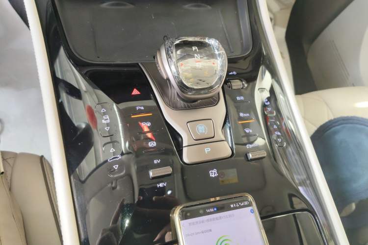 Used Denza D9 2022 DM-i 970 Four-Wheel Drive Flagship Model
