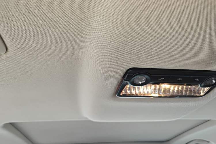 Used BMW 5 Series 2017 525Li Leading Model Headliner