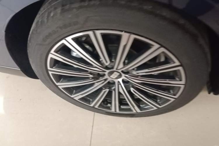 Used Geely Galaxy 8 2025 130km EM-P Starship Edition