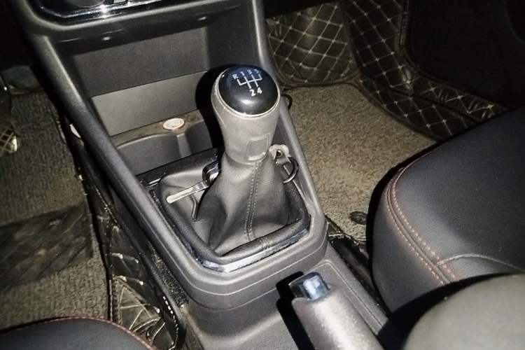 Used Volkswagen Jetta 2017 1.5L Manual Comfort Model Gear Lever