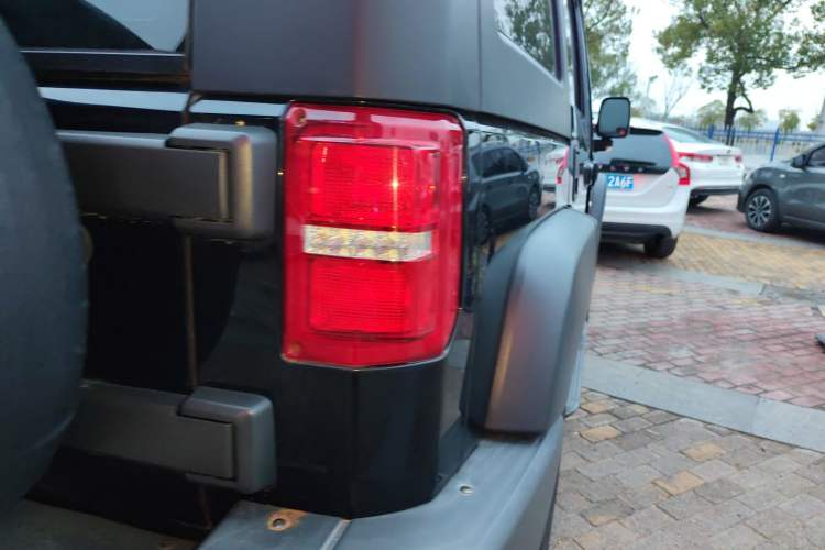 Used BAIC Off-Road BJ40 2016 40L 2.0T Manual Two-Wheel Drive Luxury Edition