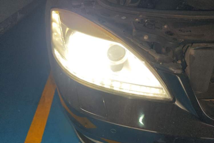 Used Mercedes-Benz S-Class 2012 S 300 L Business-Class Grand Edition Right Front Headlight