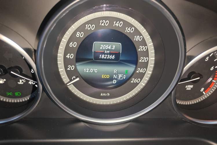 Used Mercedes-Benz E-Class 2015 Facelift E 200 L
