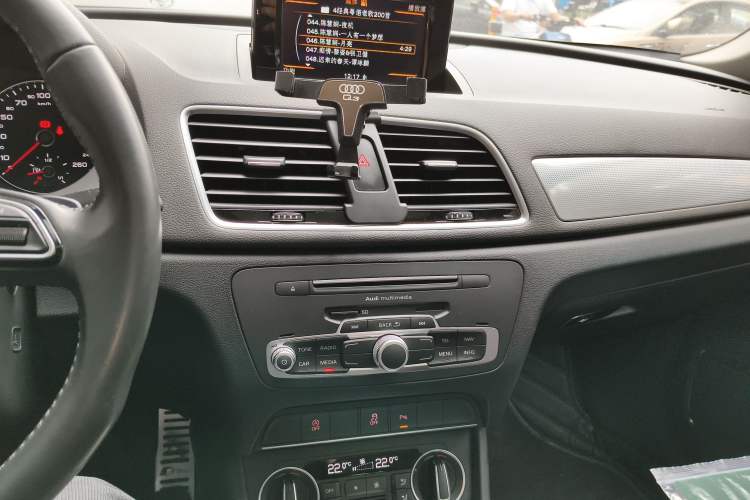 Used Audi Q3 2018 30th Anniversary Edition 30 TFSI Style Model Audio And AC Panel