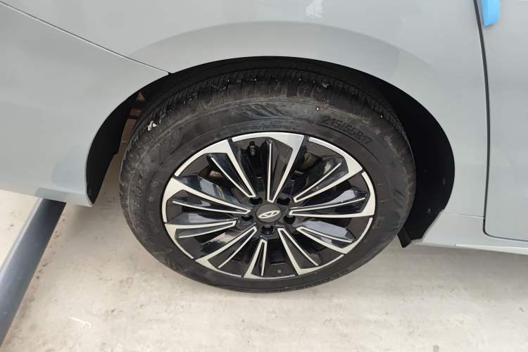 Used Chery Fengyun A8 2024 127 Chasing the Wind Edition Right Rear Wheel Hub