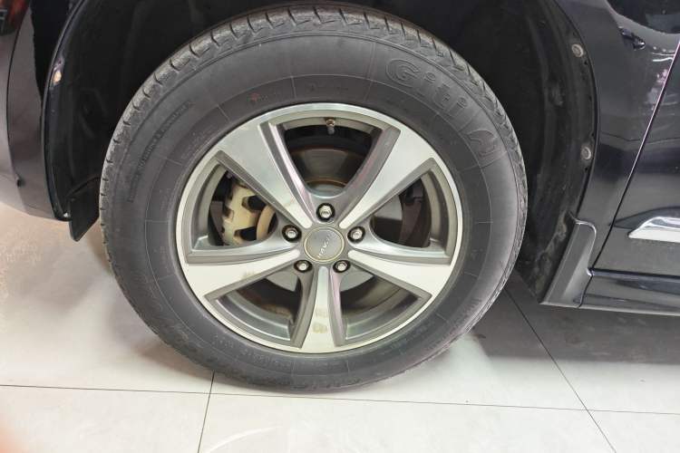 Used Haval H6 2015 Upgraded Model 1.5T Manual Two-Wheel Drive Elite Version Left Front Wheel Hub