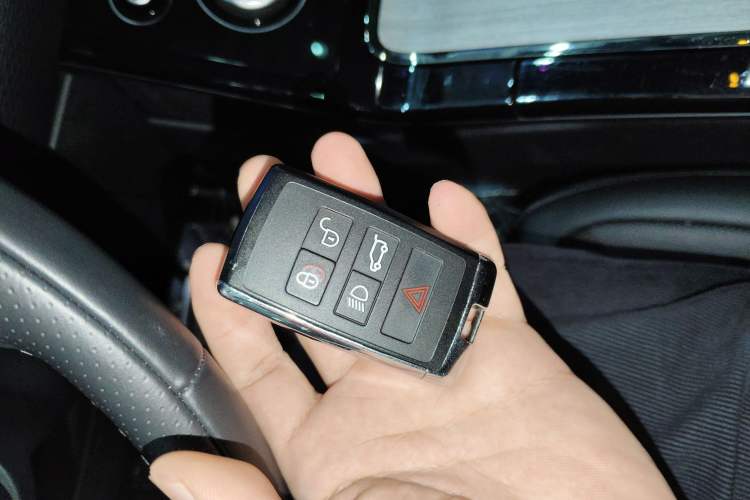 Used Land Rover Range Rover Evoque 2021 Range Rover Velar L 249PS R-Dynamic First Edition