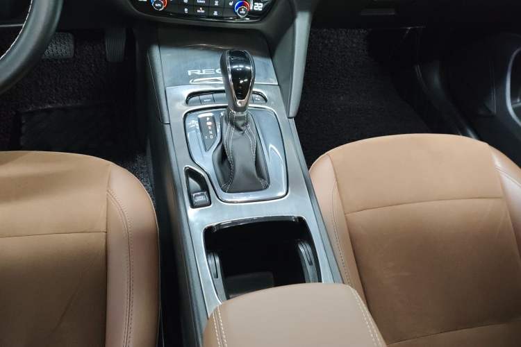 Used Buick Regal 2019 20T Elite Version China V Standard Gear Lever