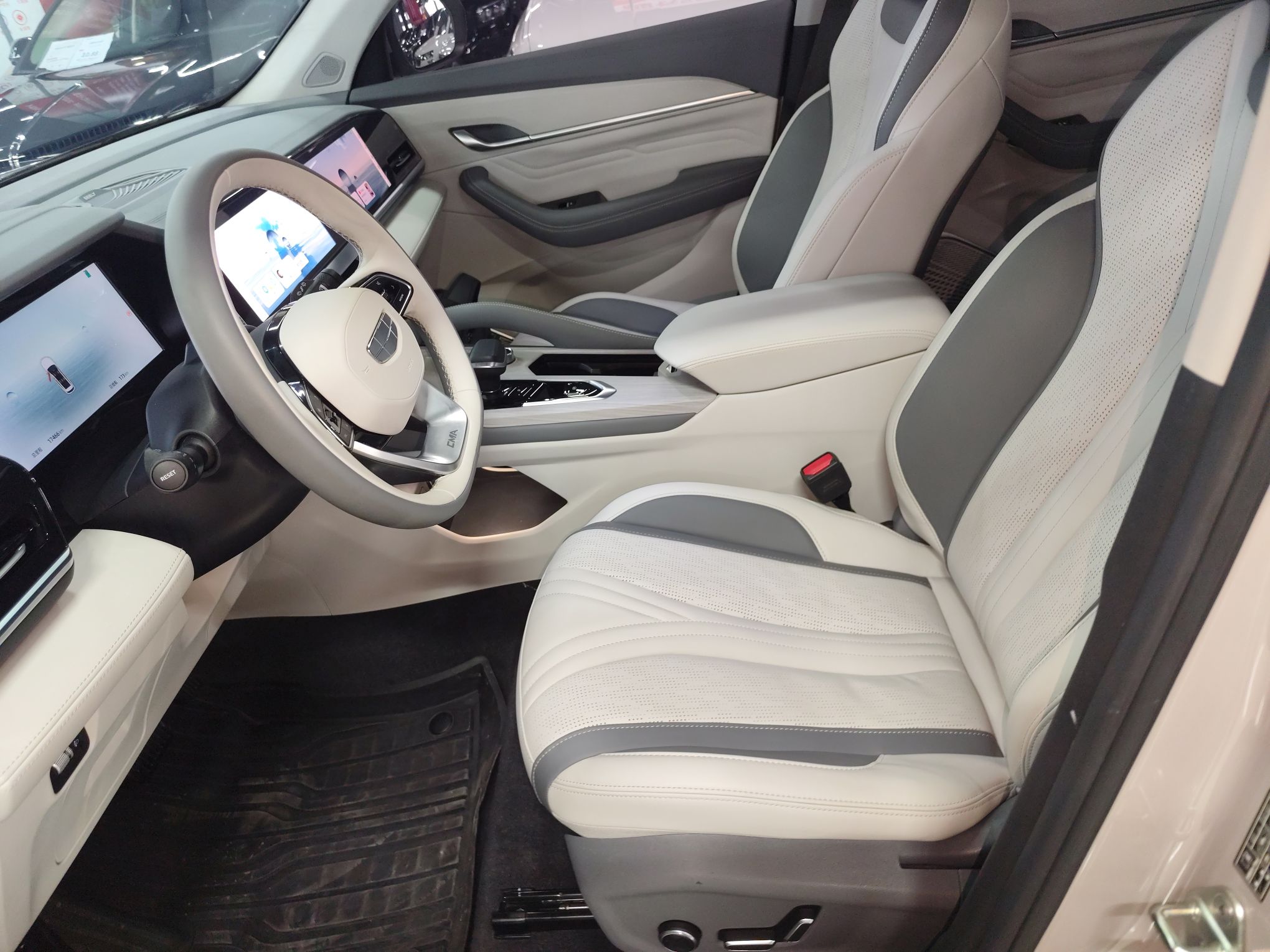 المقاعد الأمامية داخل السيارة