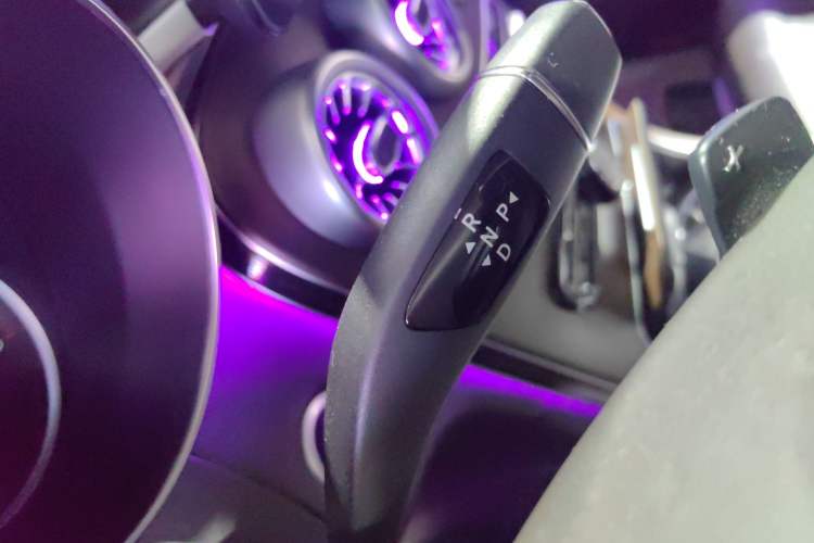 Used Mercedes-Benz GLC 2018 GLC 300 4MATIC Luxury Model Gear Lever