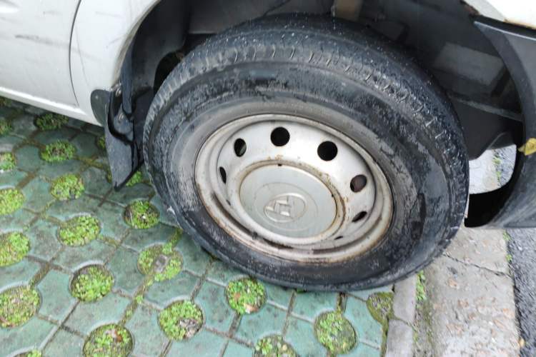 Used SAIC MAXUS Xintu V80 2016 2.5T AMT Aoyuntong National V Short Wheelbase Low-Roof 6-Seater