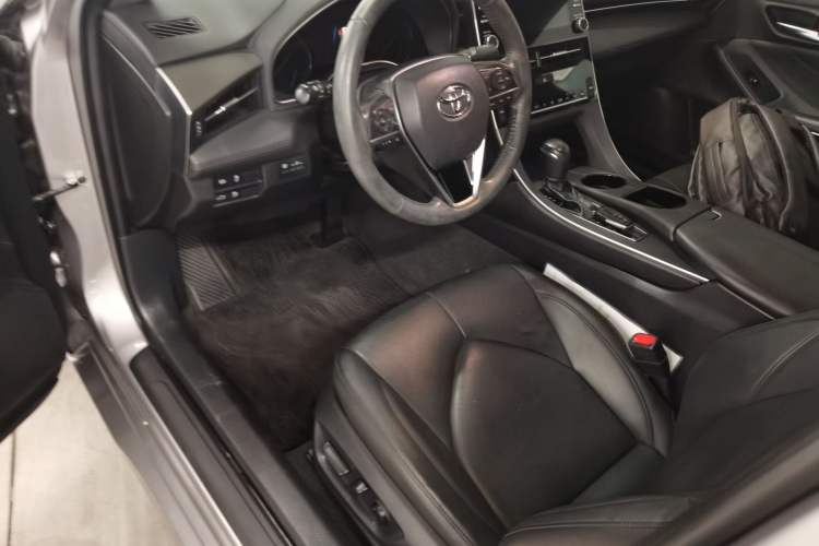 Used Toyota Avalon 2019 Dual-Engine 2.5L Luxury Edition China VI Standard