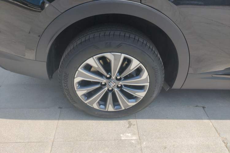 Used Buick Envision 2025 Encore Plus 28T Two-Wheel-Drive Platinum Edition