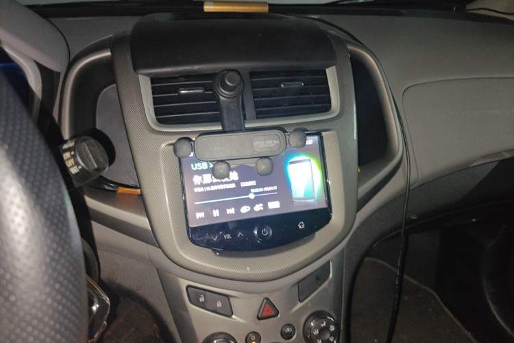 Used Chevrolet Aveo Sonic 2014 Hatchback 1.6 SX AT Fashion Edition Audio And AC Panel