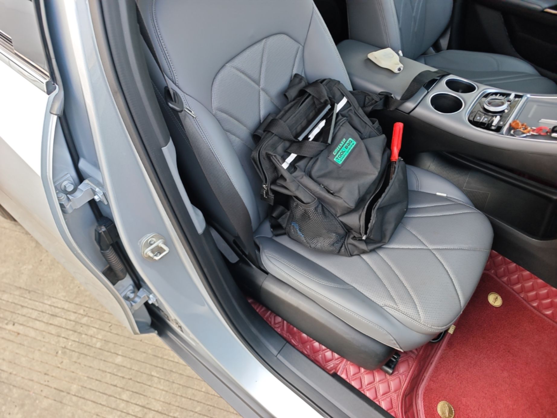 Geely Galaxy L6 2025 EM-i 60km Launch Edition — снимка 19