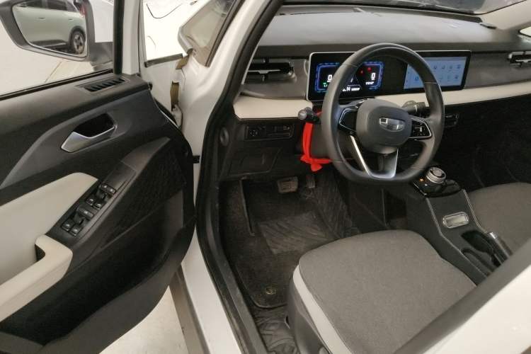 Used Geometry E Firefly 2024 301km Flowing Light