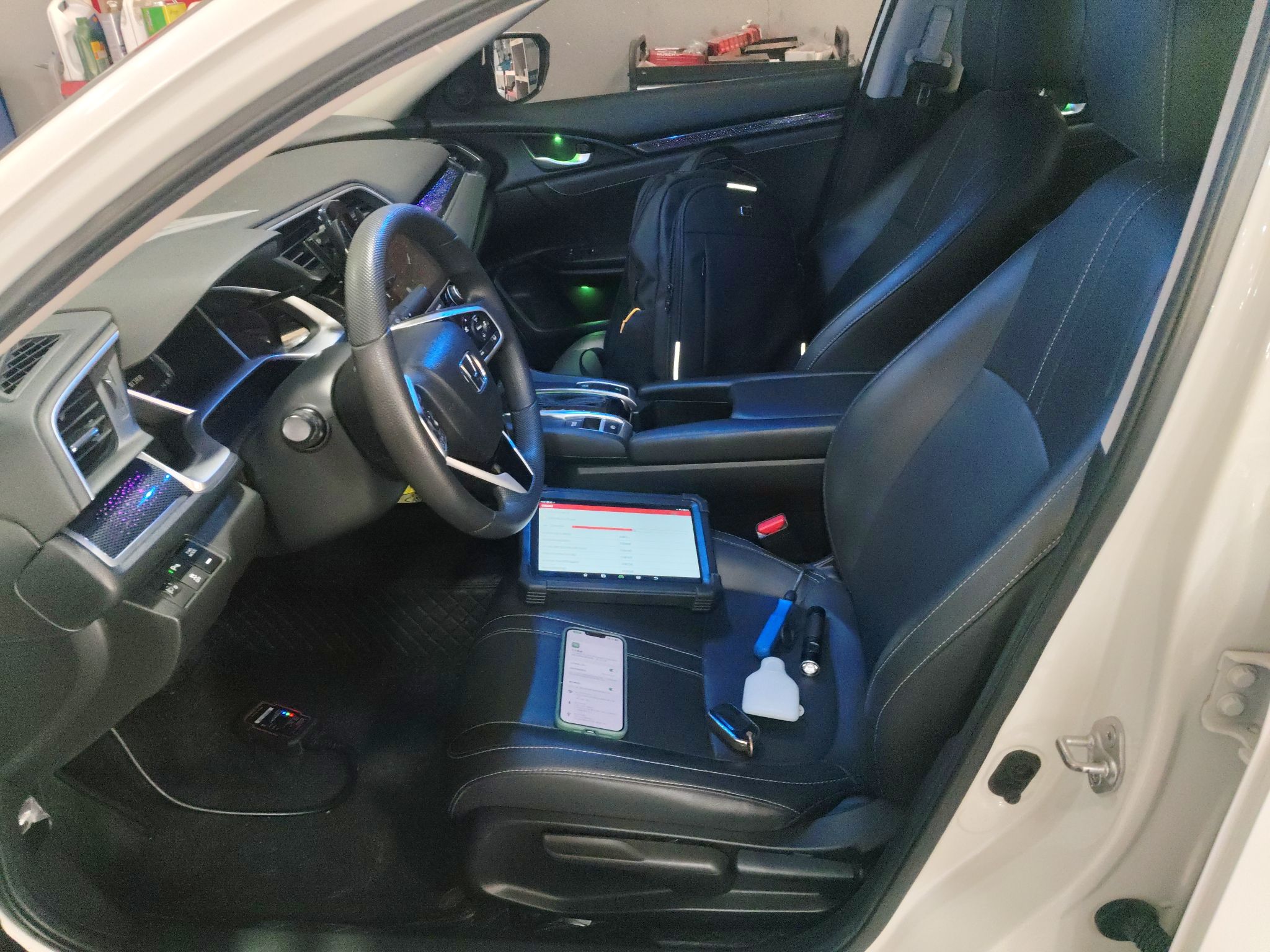 Переднее сиденье в автомобиле