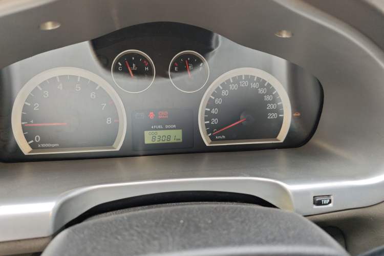 Used Huatai Santa Fe Classic 2011 2.0L Gasoline Manual Two-Wheel Drive Luxury Version Instrument Cluster