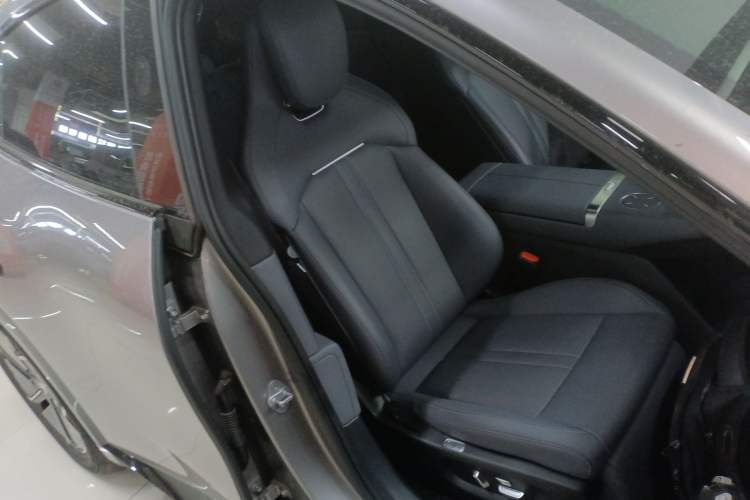 Used Xiaomi Auto YU7 2025 Ultra-Long Range Rear-Wheel Drive Version Right Front Seat