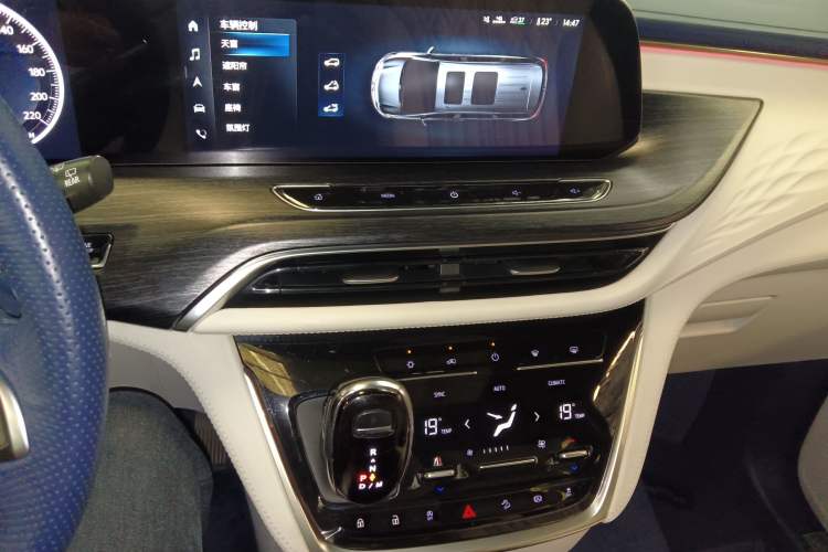 Used Buick GL8 2022 Avenir Avia Four-Seat Prestige Edition Audio And AC Panel