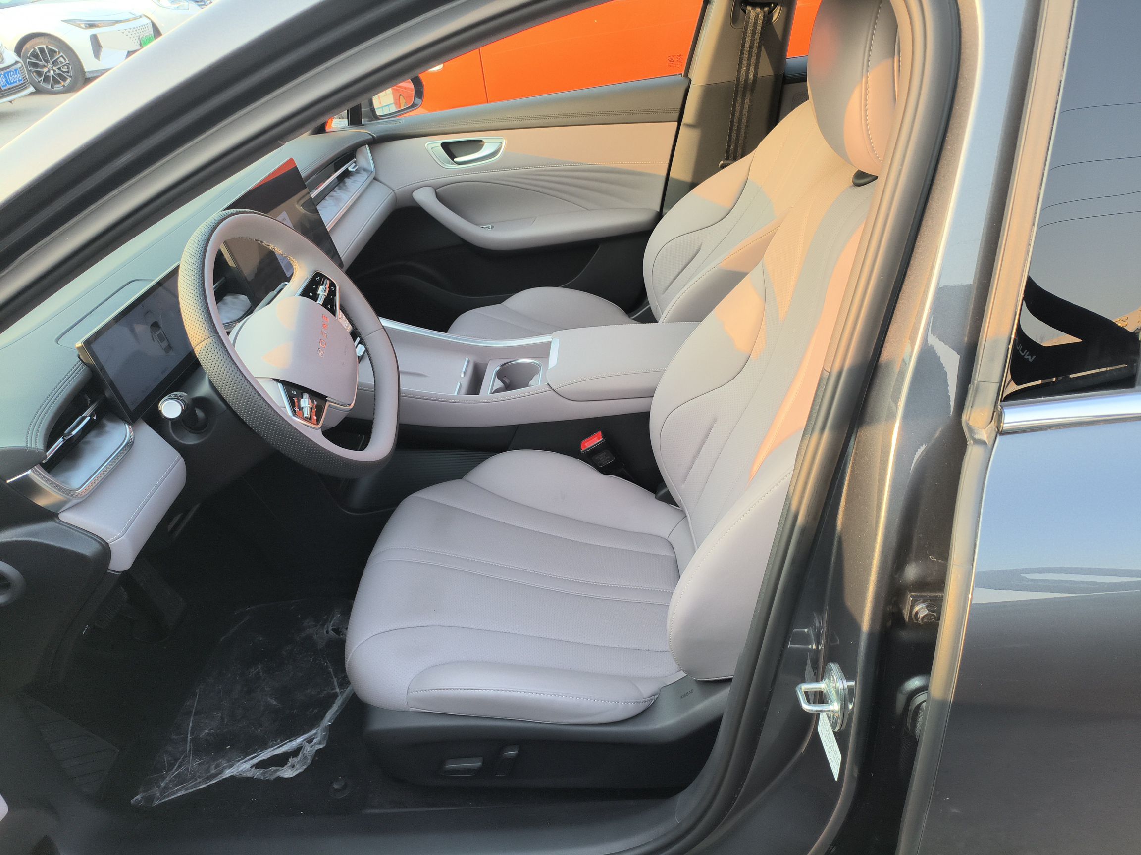 Переднее сиденье в автомобиле