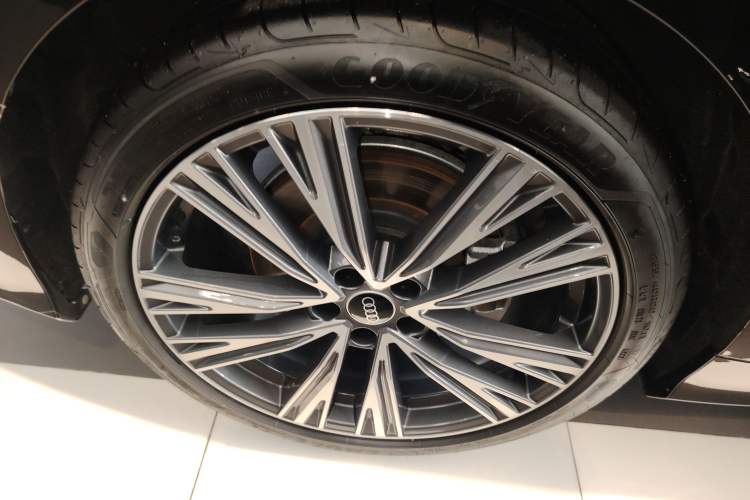 Used Audi A6L 2024 45 TFSI Prestige Dynamic Edition Right Rear Wheel Hub