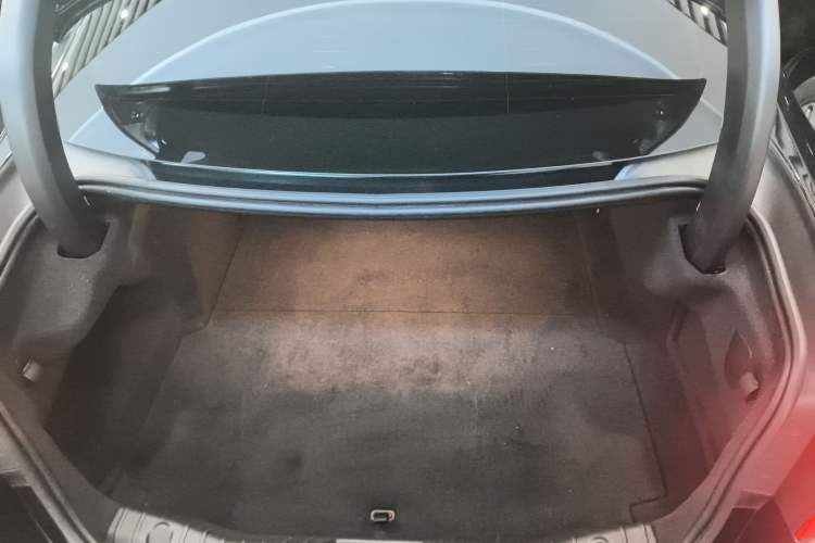 Used Jaguar XFL 2023 XFL 2.0T P250 Two-Wheel-Drive Prestige Luxury Gold Edition