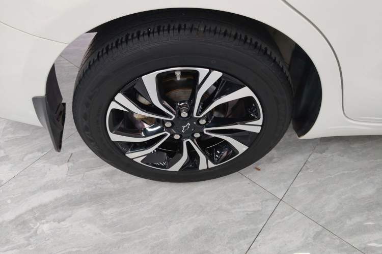 Used Chevrolet Monza 2020 Light Hybrid RS 330T Automatic Comfort Edition Right Rear Wheel Hub