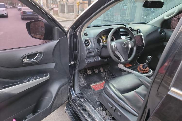 Used Nissan Navara 2019 2.5L Manual 4x4 Premium Version China VI QR25
