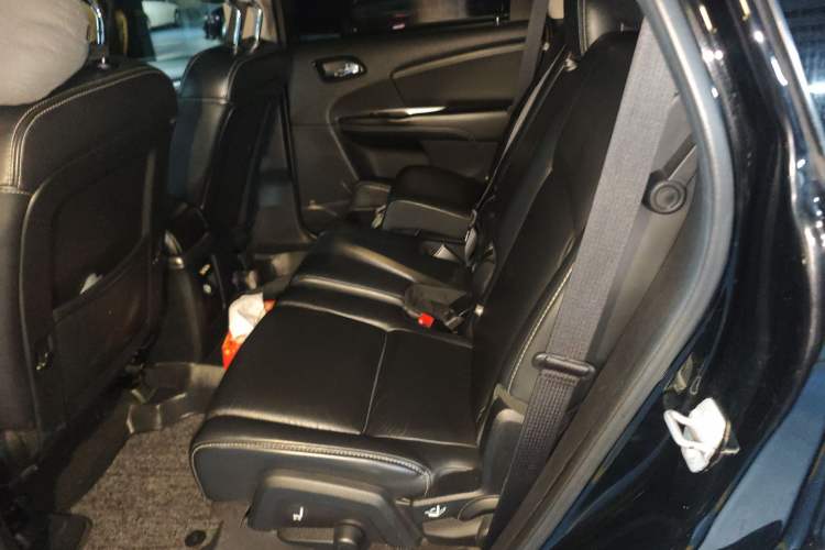 Used Dodge Journey 2013 2.4L Two-Wheel Drive Luxury Version